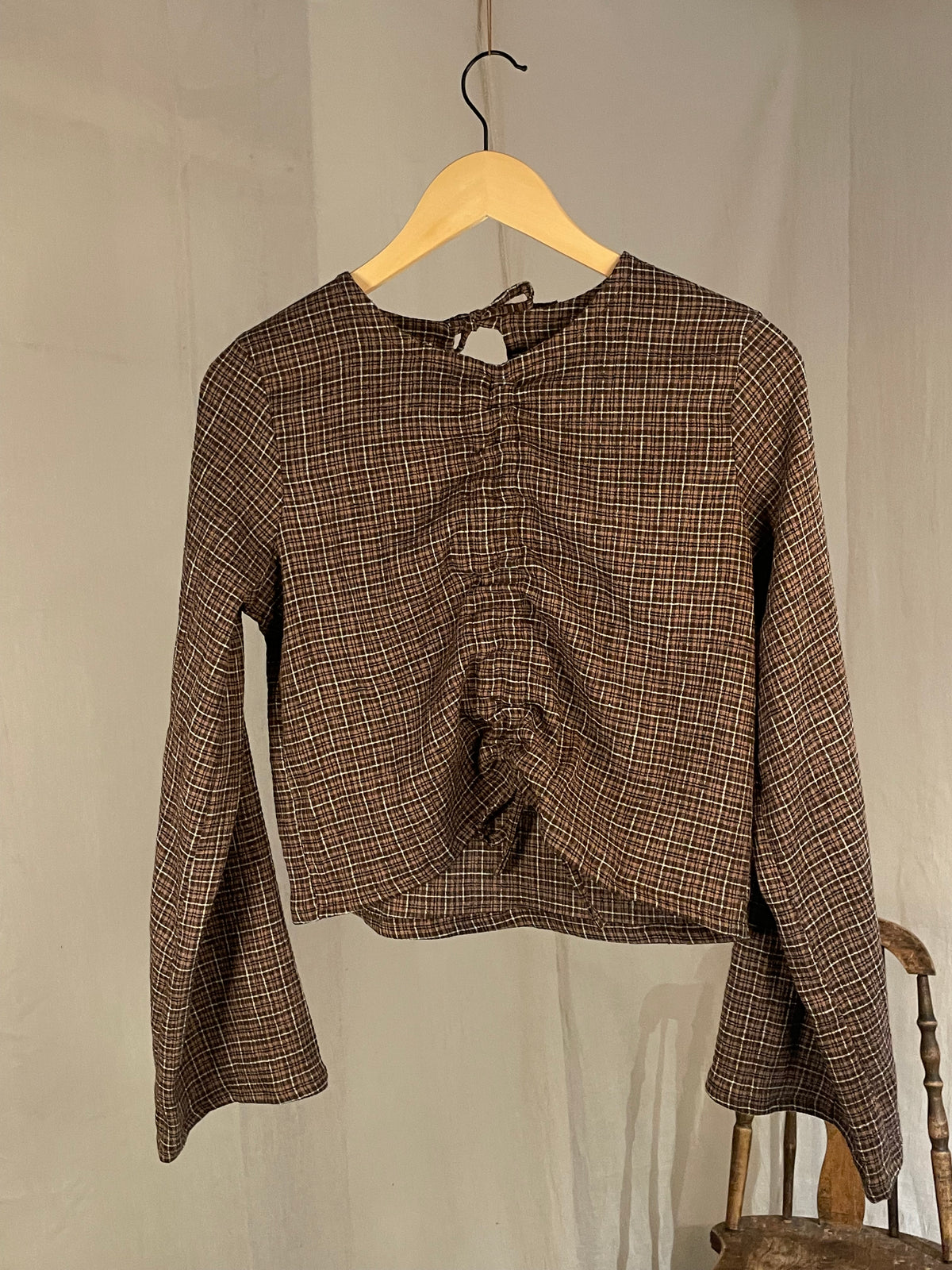 brown gingham long sleeve scrunch blouse